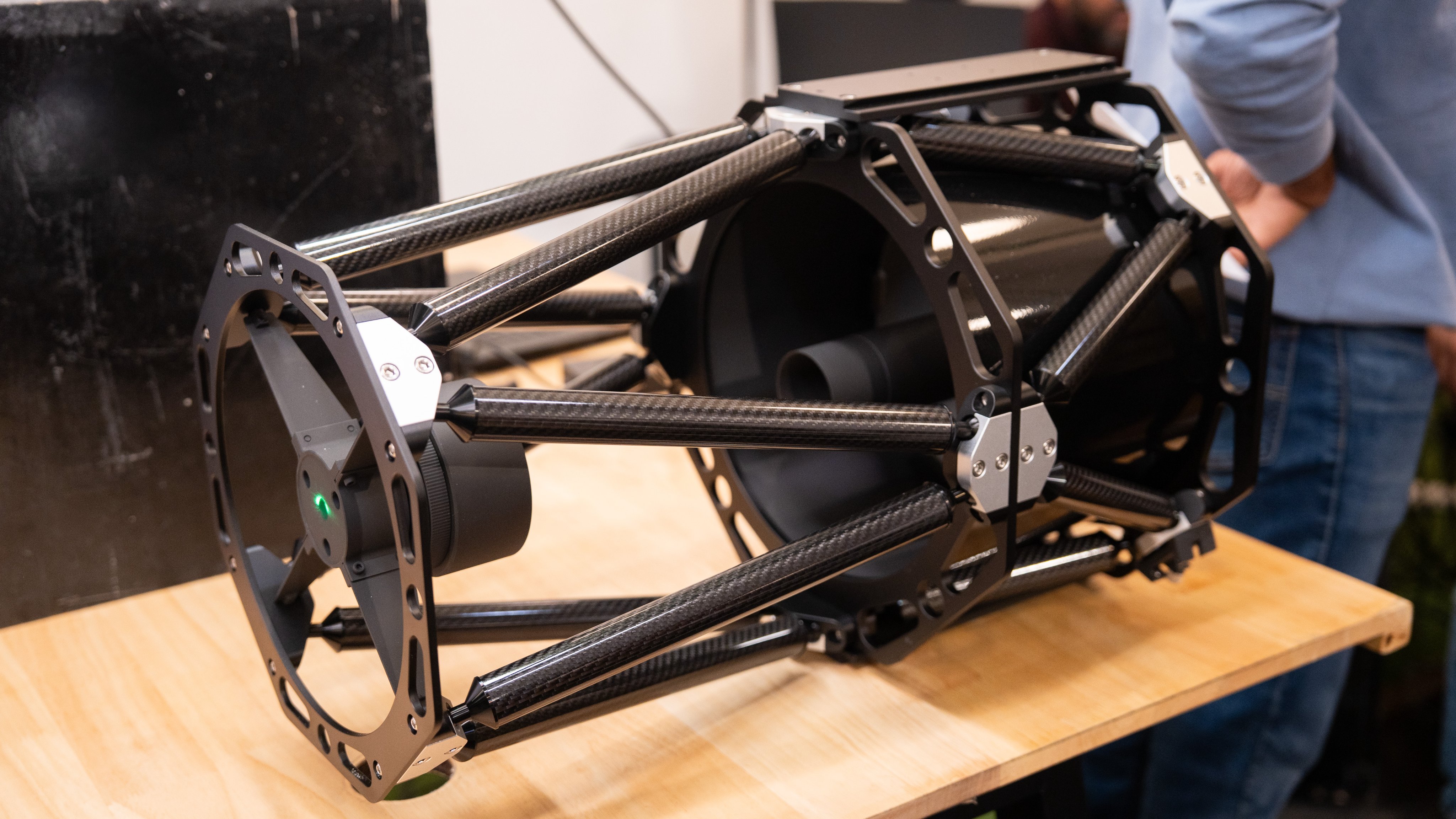 Carbon-fibre telescope assembly